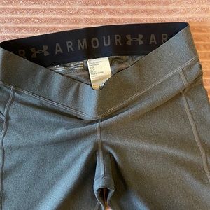 UNDER ARMOR CAPRI LEGGINGS